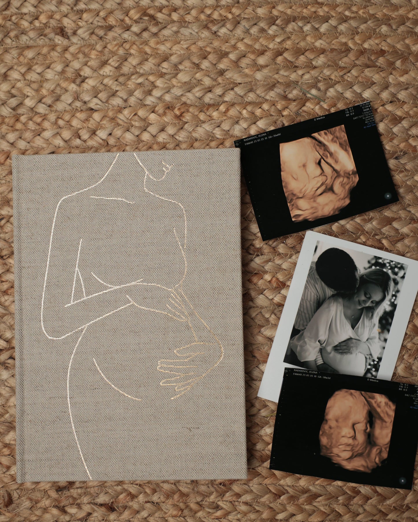 dnevnik za trudnice, poklon za trudnicu, trudnoća, praćenje trudnoće, zapisivanje trudnoće, bebini trenuci, trudnički dnevnik, uspomene iz trudnoće, spomenar trudnoce, planer trudnoce, planer za trudnice, sta pokloniti trudnici