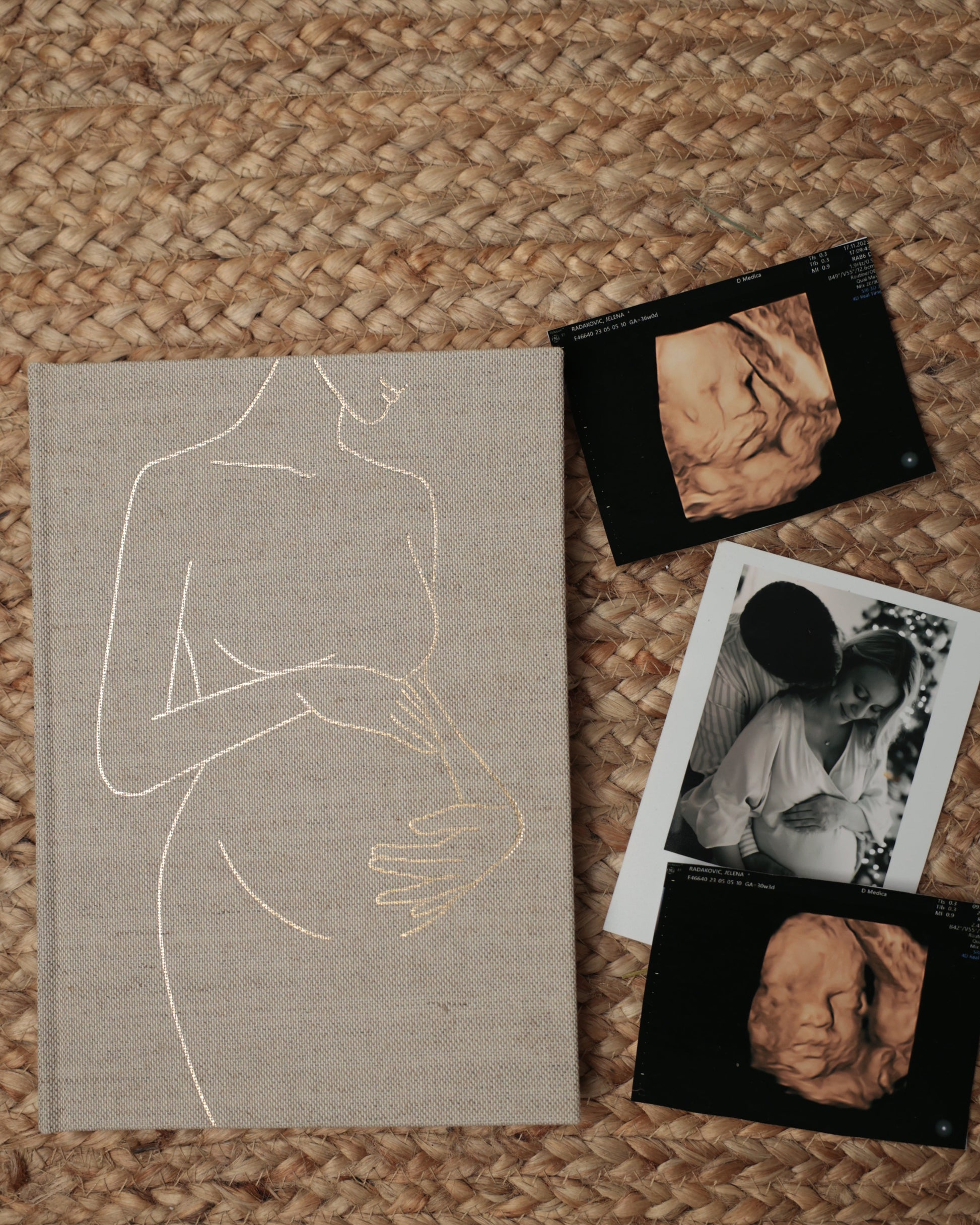 dnevnik za trudnice, poklon za trudnicu, trudnoća, praćenje trudnoće, zapisivanje trudnoće, bebini trenuci, trudnički dnevnik, uspomene iz trudnoće, spomenar trudnoce, planer trudnoce, planer za trudnice, sta pokloniti trudnici